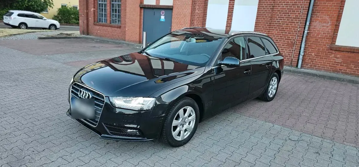 Gebraucht Audi A4 150 PS (110 kW) 2012 Schwarz Kombi