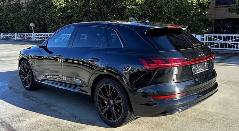 Gebraucht Audi e-tron Advanced 300 kW (408 PS) 2022 Mythosschwarz (metallic) SUV