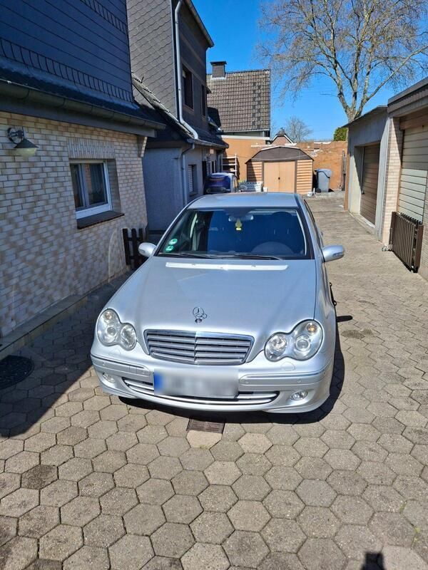 Silber Gebraucht 2002 Mercedes C180 Limousine | 3.500 € (Etwas zu teuer) - Bild 1/4