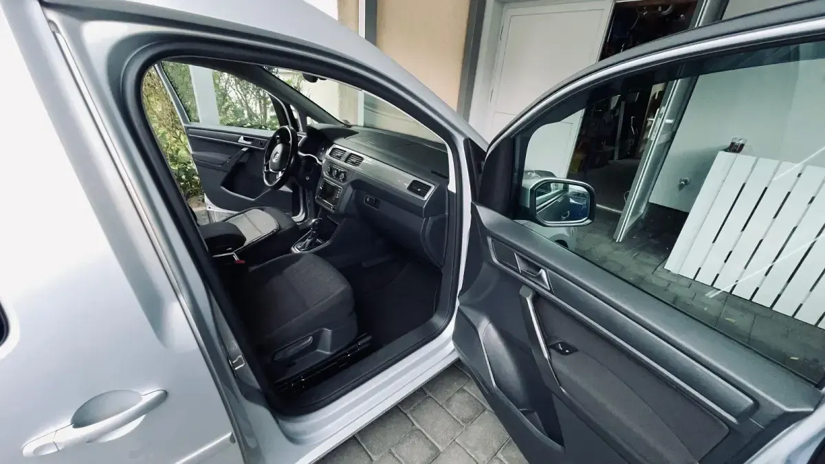 Gebraucht VW Caddy Highline 125 PS (91 kW) 2016 Silber Van / Kleinbus