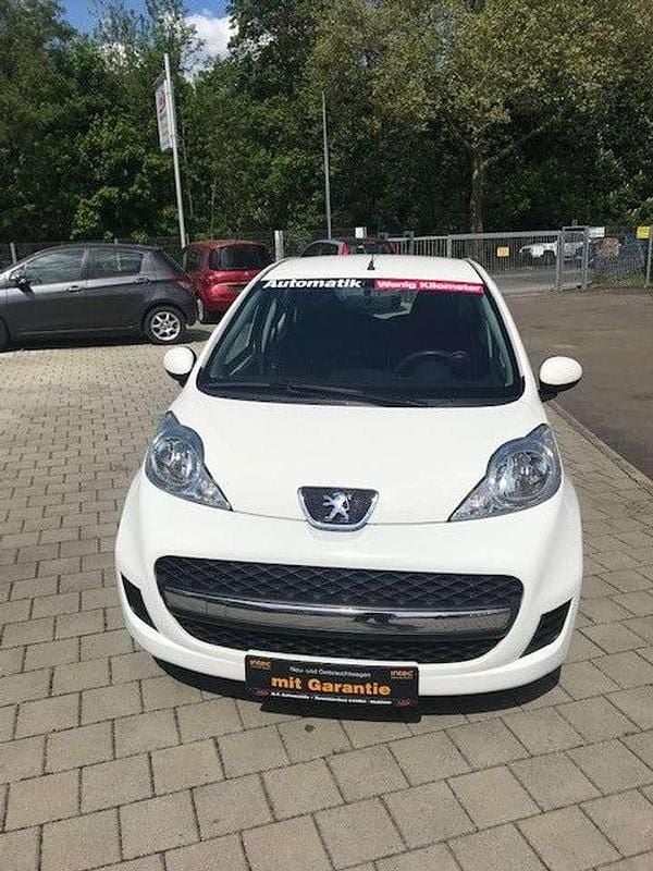 Gebraucht Peugeot 107 68 PS (50 kW) 2011 Weiß Kleinwagen