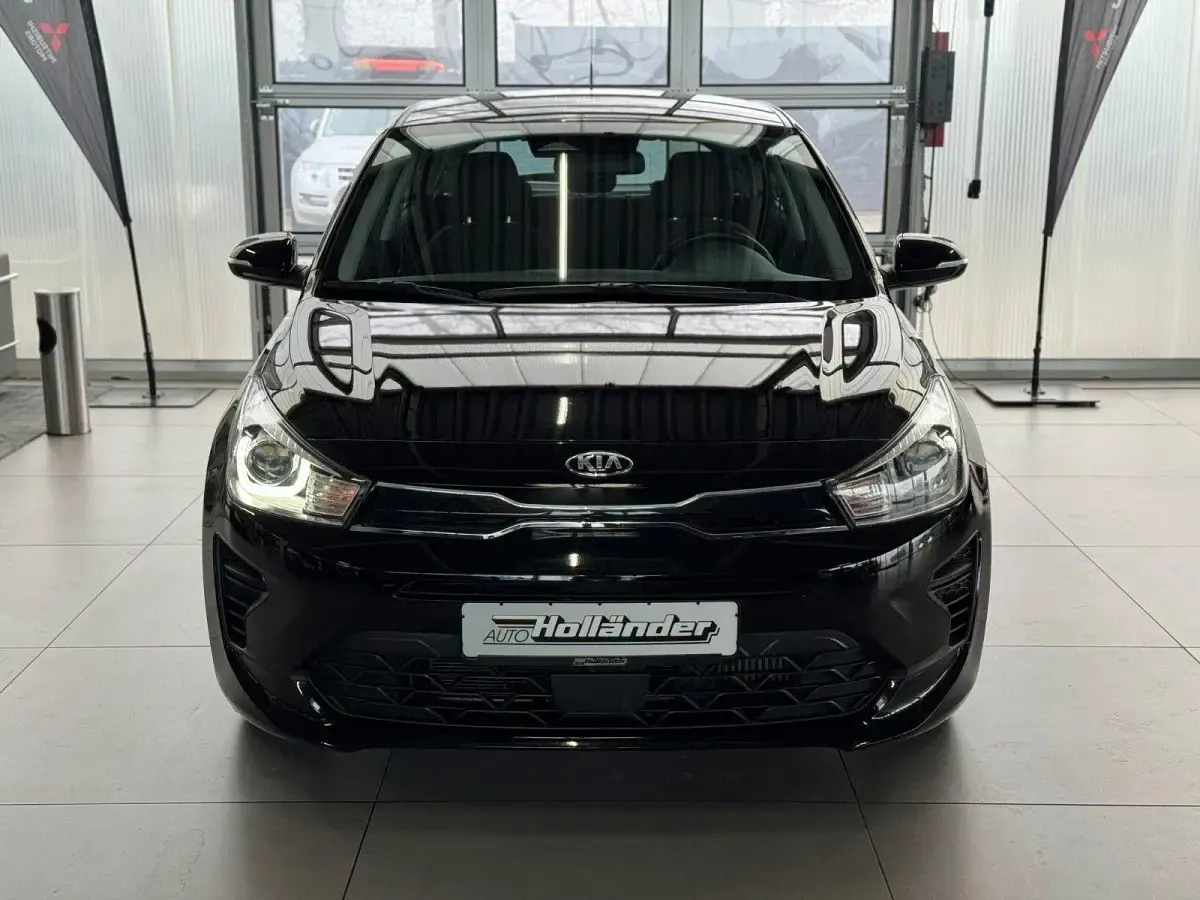 Używany Kia Rio Vision 101 KM (74 kW) 2021 Czarny Hatchback