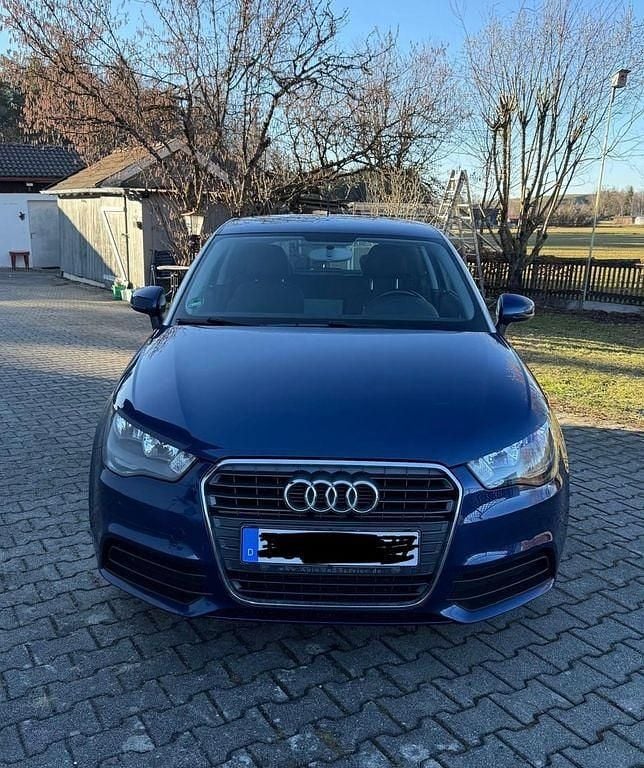 Gebraucht Audi A1 Attraction 86 PS (63 kW) 2011 Blau Kleinwagen