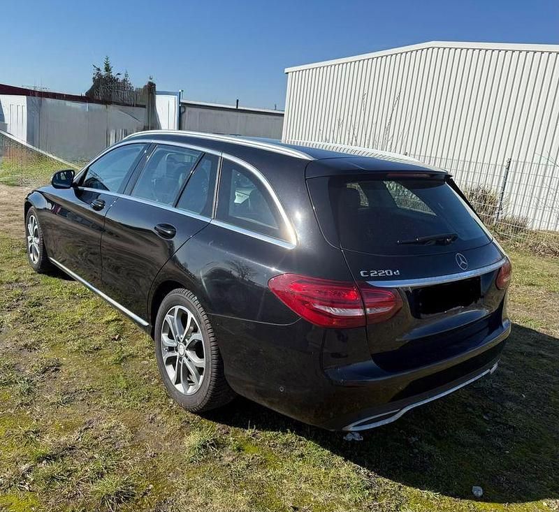 Gebraucht Mercedes C220 170 PS (125 kW) 2015 Schwarz Limousine