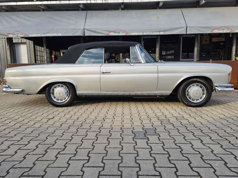 Silbermetallic 744 Gebraucht 1969 Mercedes W111 SE Cabrio | 165.900 € - Bild 1/4