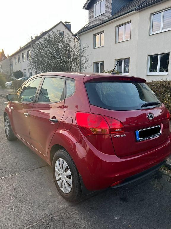 Gebraucht Kia Venga Attract 90 PS (66 kW) 2011 Rot Kleinwagen