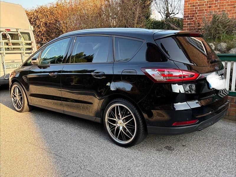 Gebraucht Ford S-MAX Business Edition 150 PS (110 kW) 2018 Schwarz Van / Kleinbus