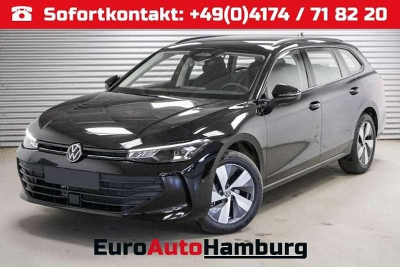 Grenadilla black metallic (ly9 Neu 2025 VW Passat Kombi | 36.090 € (Superpreis) - Bild 1/4