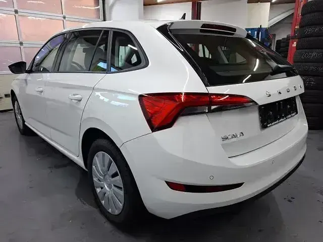 Gebraucht Skoda Scala Cool Plus 110 PS (80 kW) 2022 Weiß Kleinwagen