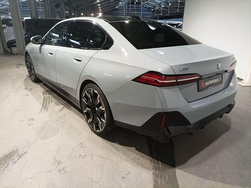 Gebraucht BMW 540 M Sport 303 PS (222 kW) 2024 Grau Limousine