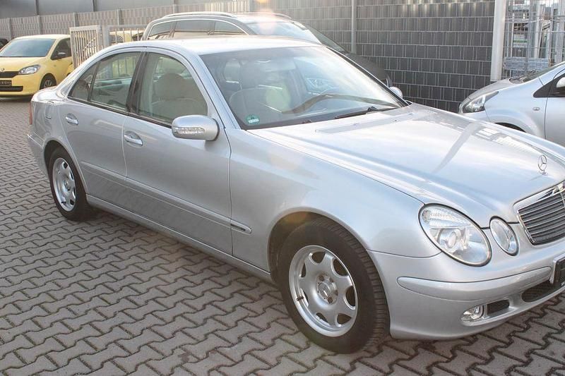 Gebraucht Mercedes E200 163 PS (119 kW) 2003 Silber Limousine