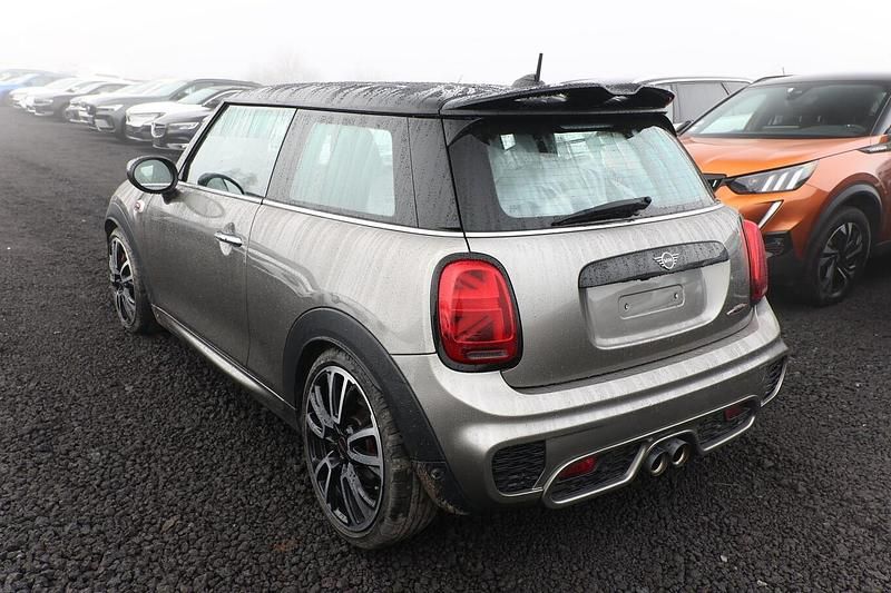 Gebraucht Mini John Cooper Works 231 PS (169 kW) 2020 Silber metallic Kleinwagen