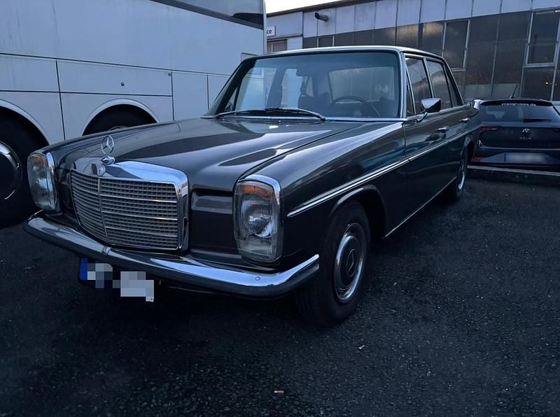 Gebraucht Mercedes 200 54 PS (39 kW) 1973 Grau Limousine