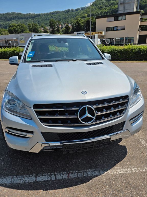 Silber Gebraucht 2011 Mercedes ML250 SUV | 17.999 € (Fairer Preis) - Bild 1/4