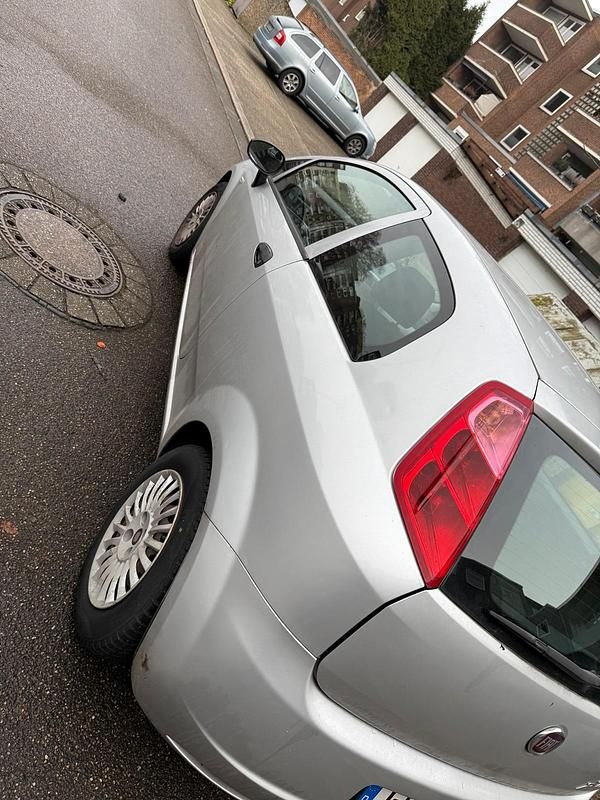 Gebraucht Fiat Grande Punto 69 PS (50 kW) 2013 Silber Kleinwagen