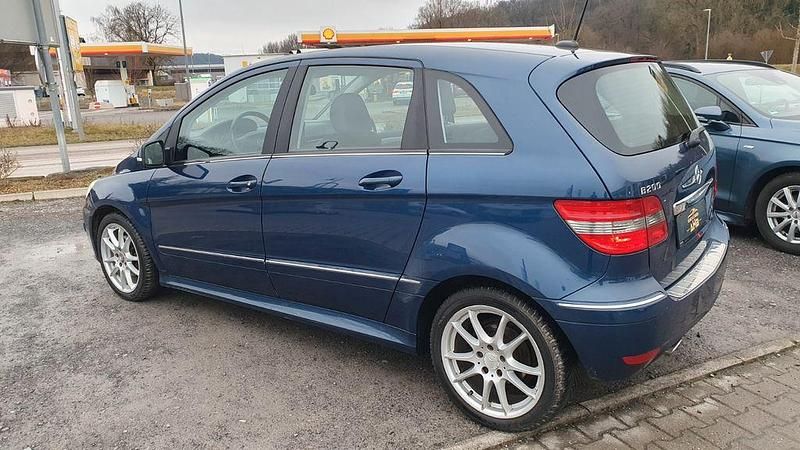 Gebraucht Mercedes B200 140 PS (102 kW) 2010 Blau Van / Kleinbus