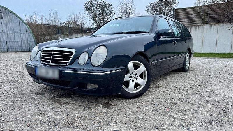 Gebraucht Mercedes E320 Avantgarde 197 PS (144 kW) 2003 Blau Kombi
