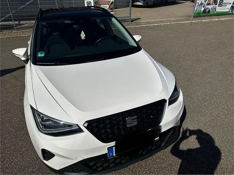 Weiß Gebraucht 2021 Seat Arona Style SUV | 18.200 € (Guter Preis) - Bild 1/4