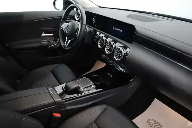 Gebraucht Mercedes CLA220 Progressive 190 PS (139 kW) 2023 Schwarz Limousine