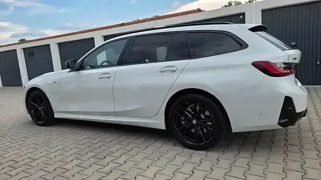 Gebraucht BMW 330e M Sport 292 PS (214 kW) 2024 Weiß Kombi