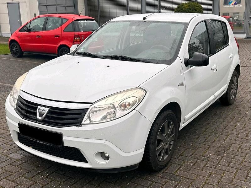 Weiß Gebraucht 2012 Dacia Sandero Limousine | 2.700 € (Guter Preis) - Bild 1/4