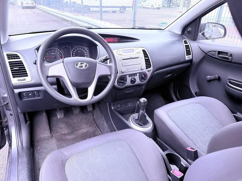 Grau Gebraucht 2009 Hyundai i20 Kleinwagen | 1.699 € (Guter Preis) - Bild 1/4