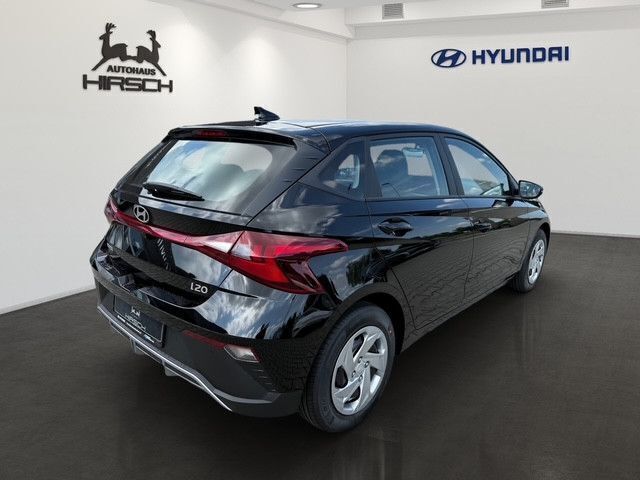 Neu Hyundai i20 Select 79 PS (58 kW) 2025 Schwarz Limousine