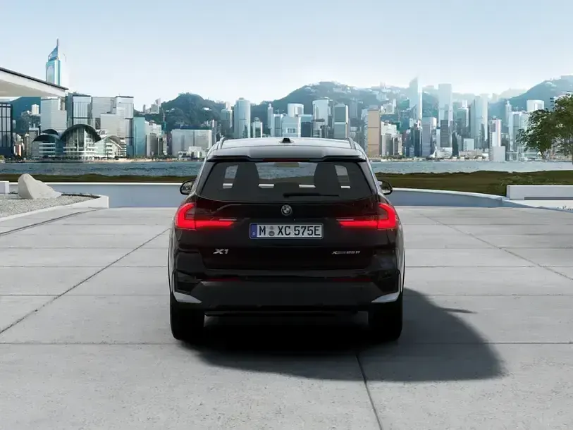 Używany BMW X1 Efficient Dynamics 246 KM (180 kW) 2024 Czarny SUV