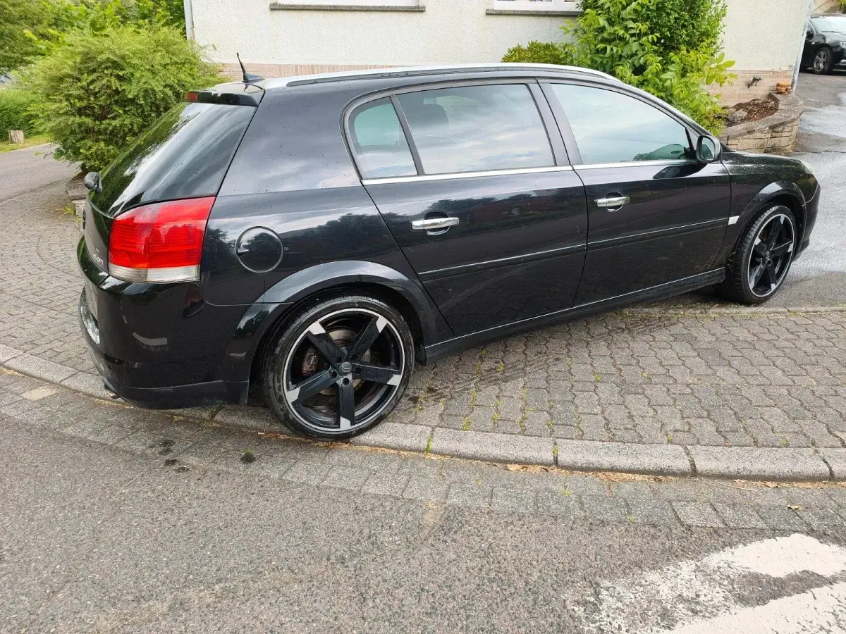 Gebraucht Opel Signum Cosmo 184 PS (135 kW) 2006 Schwarz Kleinwagen