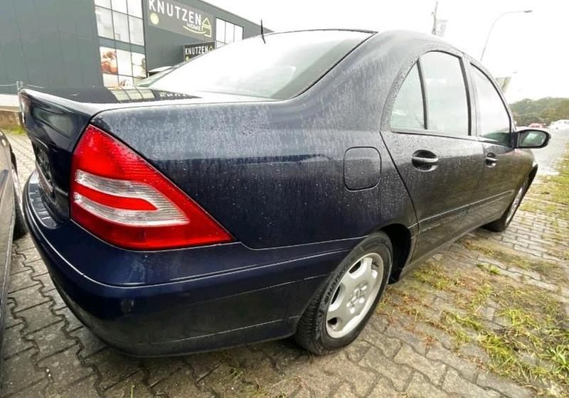 Gebraucht Mercedes C180 143 PS (105 kW) 2005 Blau Limousine