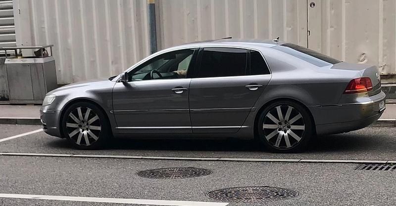 Grau Gebraucht 2011 VW Phaeton Limousine | 12.500 € - Bild 1/4