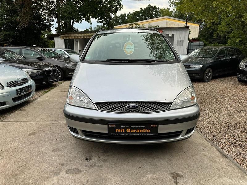 Silber Gebraucht 2004 Ford Galaxy Viva Van / Kleinbus | 3.999 € (Etwas zu teuer) - Bild 1/4