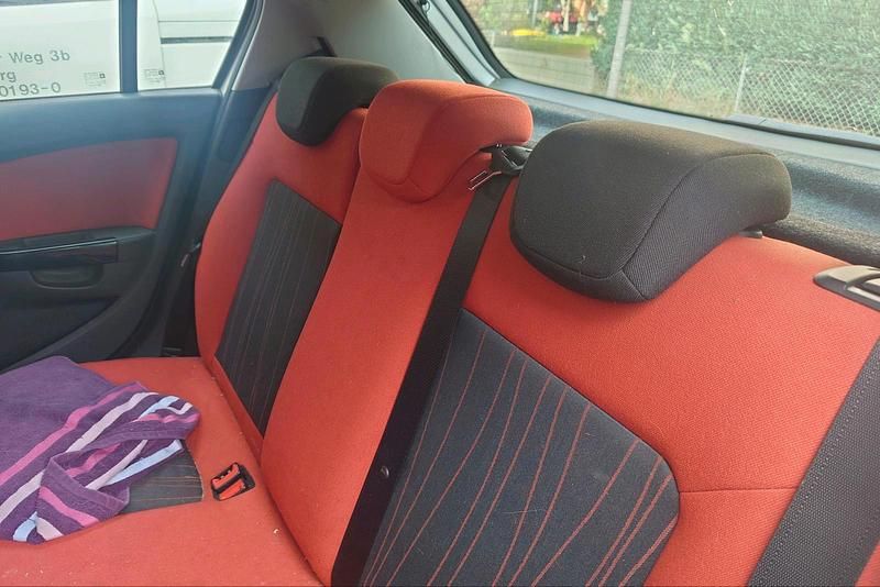 Silber Gebraucht 2006 Opel Corsa Kleinwagen | 1.000 € (Guter Preis) - Bild 1/4