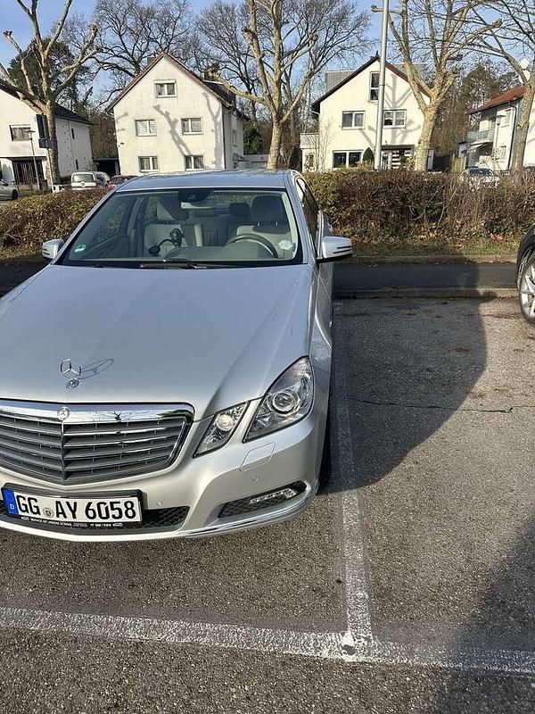 Gebraucht Mercedes E220 Elegance 170 PS (125 kW) 2009 Limousine