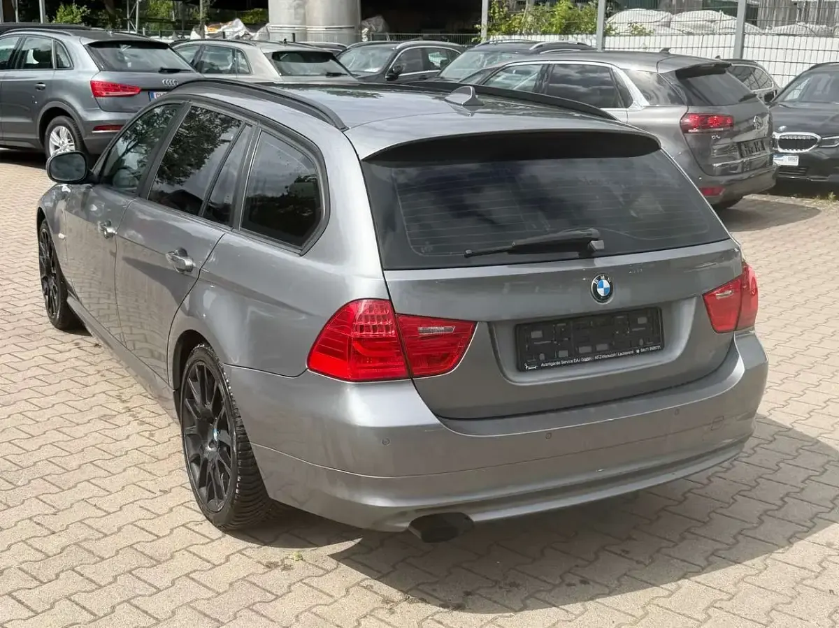 Gebraucht BMW 318 143 PS (105 kW) 2010 Spacegrau metallic Kombi