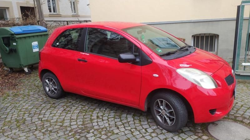 Rot Gebraucht 2007 Toyota Yaris Kleinwagen | 1.400 € (Guter Preis) - Bild 1/4