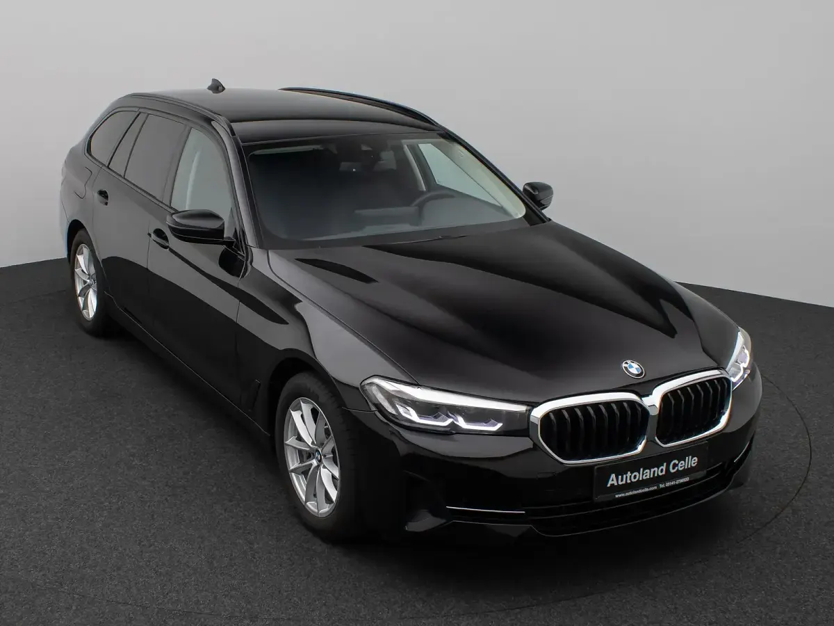 Gebraucht BMW 530 Sport Line 245 PS (180 kW) 2023 Schwarz 2668schwarz Limousine