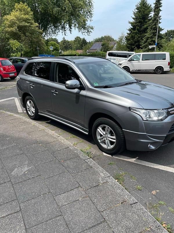 Gebraucht Mitsubishi Outlander 150 PS (110 kW) 2014 Grau SUV