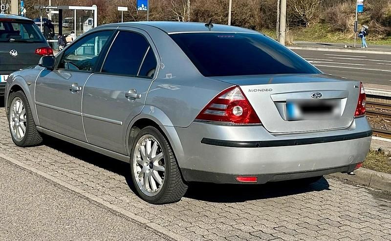 Gebraucht Ford Mondeo 130 PS (95 kW) 2005 Grau Limousine