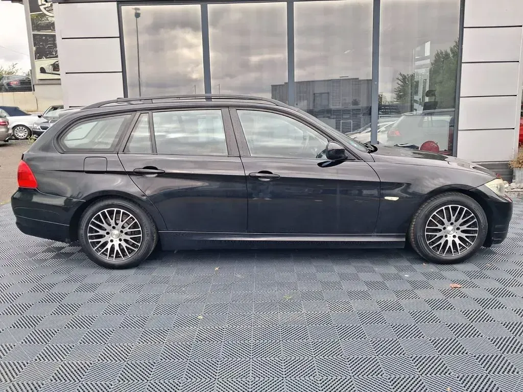 Gebraucht BMW 320 177 PS (130 kW) 2009 Schwarz Kombi