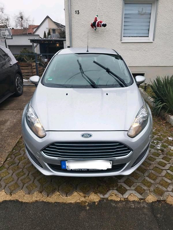Gebraucht Ford Fiesta 95 PS (69 kW) 2015 Silber Kleinwagen