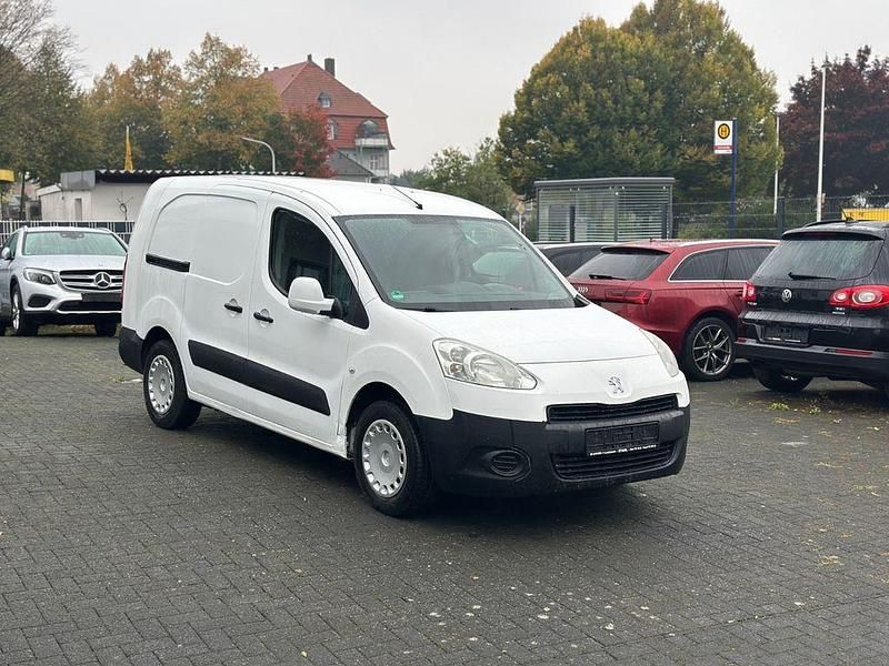 Weiß Gebraucht 2013 Peugeot Partner Avantage Van / Kleinbus | 4.999 € (Fairer Preis) - Bild 1/4