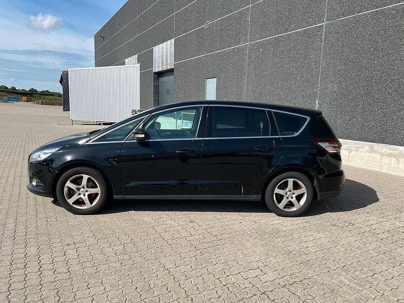 Gebraucht Ford S-MAX Titanium 179 PS (131 kW) 2017 Schwarz Van / Kleinbus