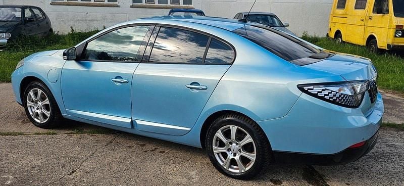 Second-hand Renault Fluence 69 kW (95 CP) 2012 Albastru Berlinǎ