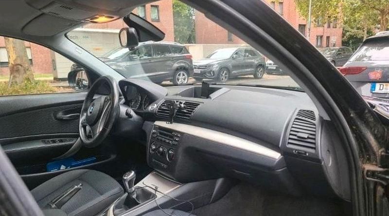 Gebraucht BMW 116 122 PS (89 kW) 2011 Schwarz Kleinwagen