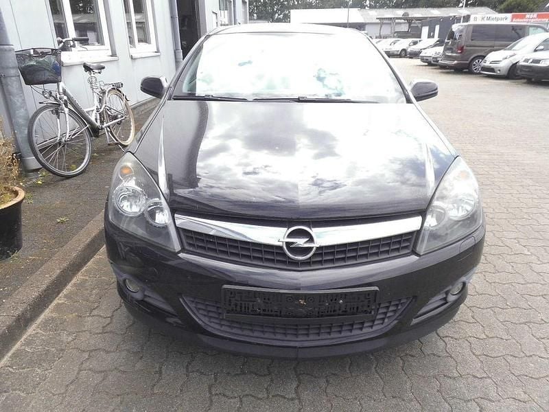 Schwarz Gebraucht 2009 Opel Astra GTC Edition Coupé | 1.490 € (Superpreis) - Bild 1/4