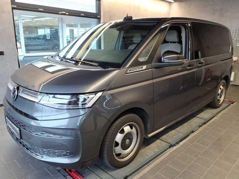 Gebraucht VW Multivan Life 218 PS (160 kW) 2023 Indiumgrau metallic Van
