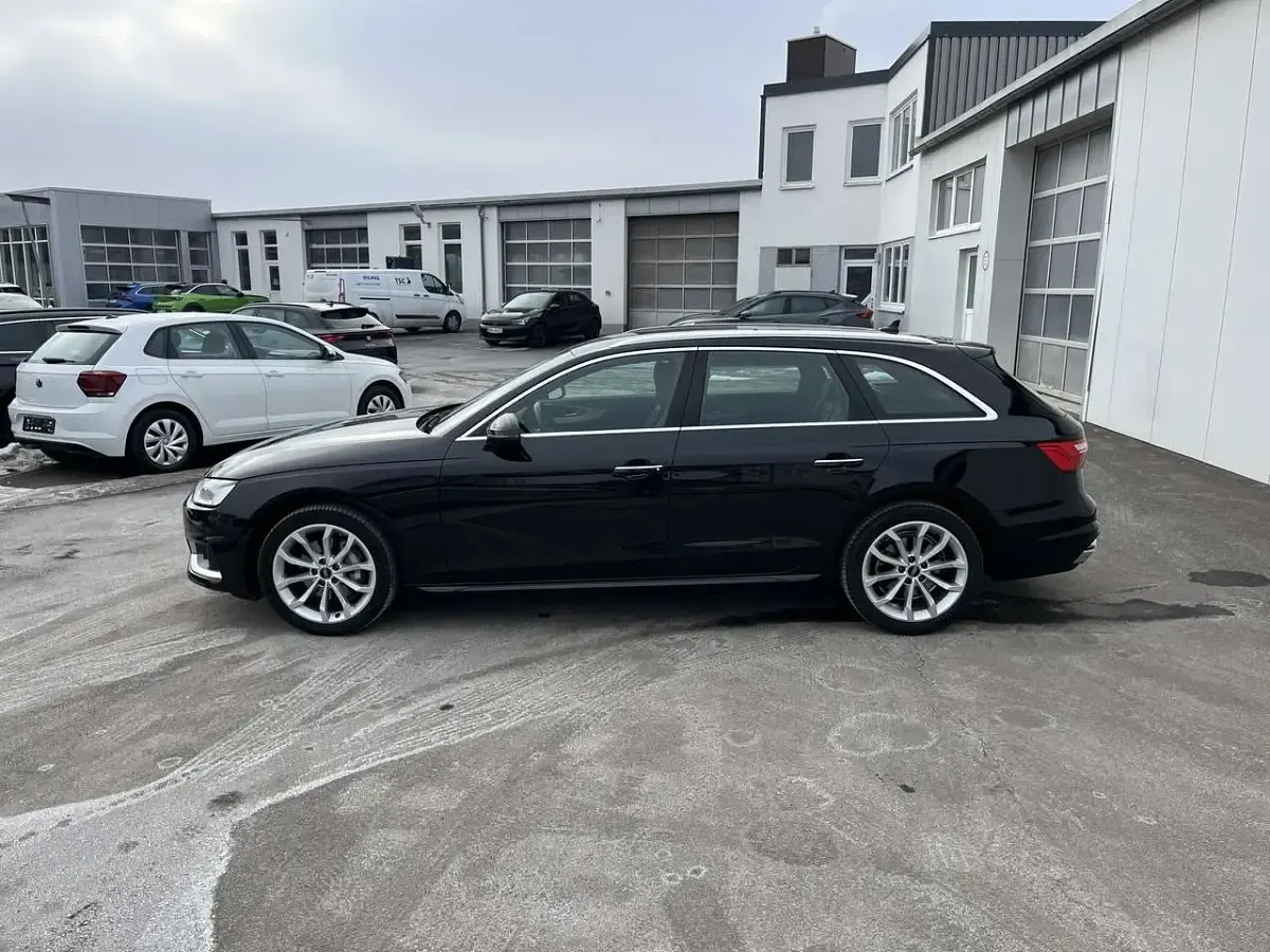 Gebraucht Audi A4 Advanced Plus 204 PS (150 kW) 2022 Mythosschwarz Kombi