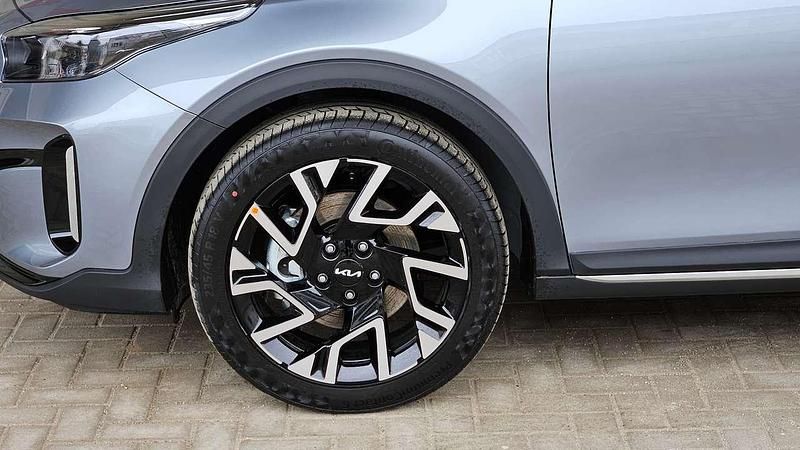 Neu Kia XCeed 150 PS (110 kW) 2026 Lunarsilber SUV