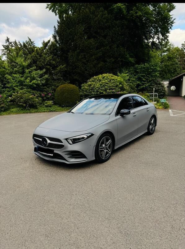 Schwarz Gebraucht 2020 Mercedes A200 AMG line Limousine | 28.000 € (Fairer Preis) - Bild 1/4